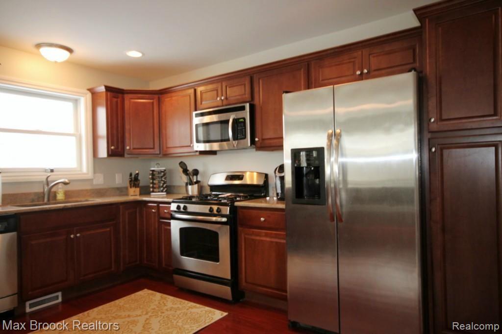 2740 Columbia Road Berkley, MI 48072 - Photo 10 of 27 IMG_7215.jpg