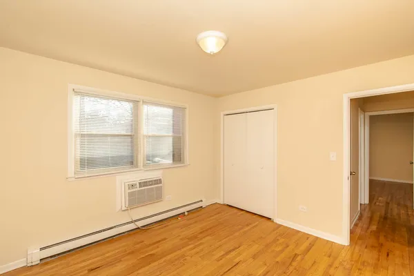 $2,300 | 2005 West Touhy Avenue, Unit 105, Chicago, IL 60645