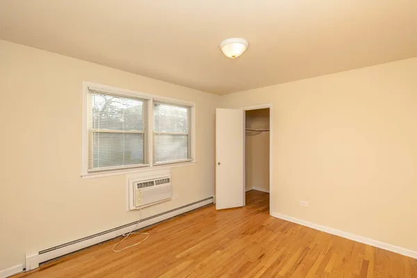$2,300 | 2005 West Touhy Avenue, Unit 105, Chicago, IL 60645