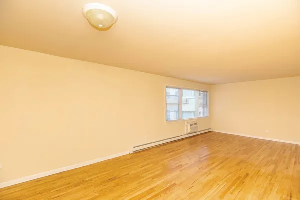 $2,300 | 2005 West Touhy Avenue, Unit 105, Chicago, IL 60645