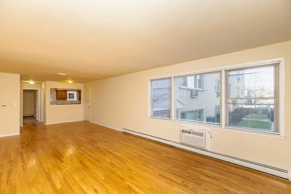 $2,300 | 2005 West Touhy Avenue, Unit 105, Chicago, IL 60645