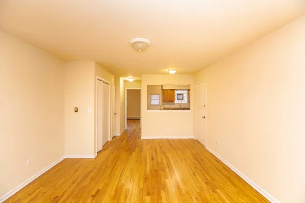 $2,300 | 2005 West Touhy Avenue, Unit 105, Chicago, IL 60645