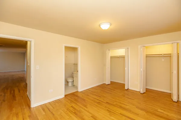 $2,300 | 2005 West Touhy Avenue, Unit 105, Chicago, IL 60645