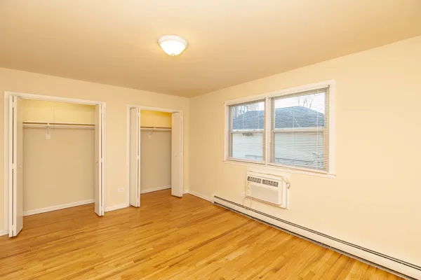 $2,300 | 2005 West Touhy Avenue, Unit 105, Chicago, IL 60645