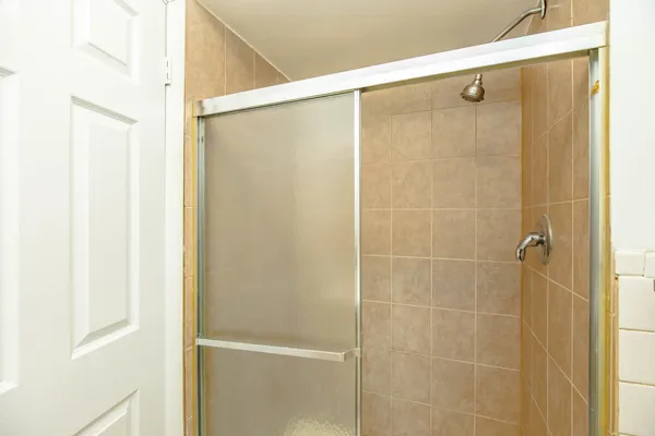 $2,300 | 2005 West Touhy Avenue, Unit 105, Chicago, IL 60645