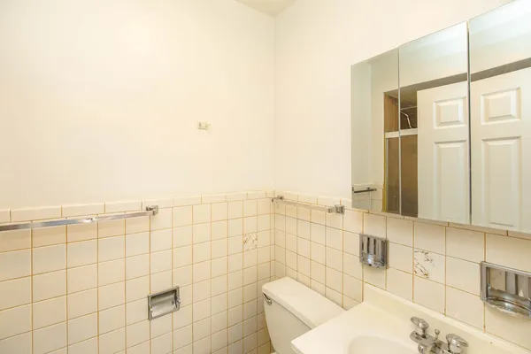 $2,300 | 2005 West Touhy Avenue, Unit 105, Chicago, IL 60645