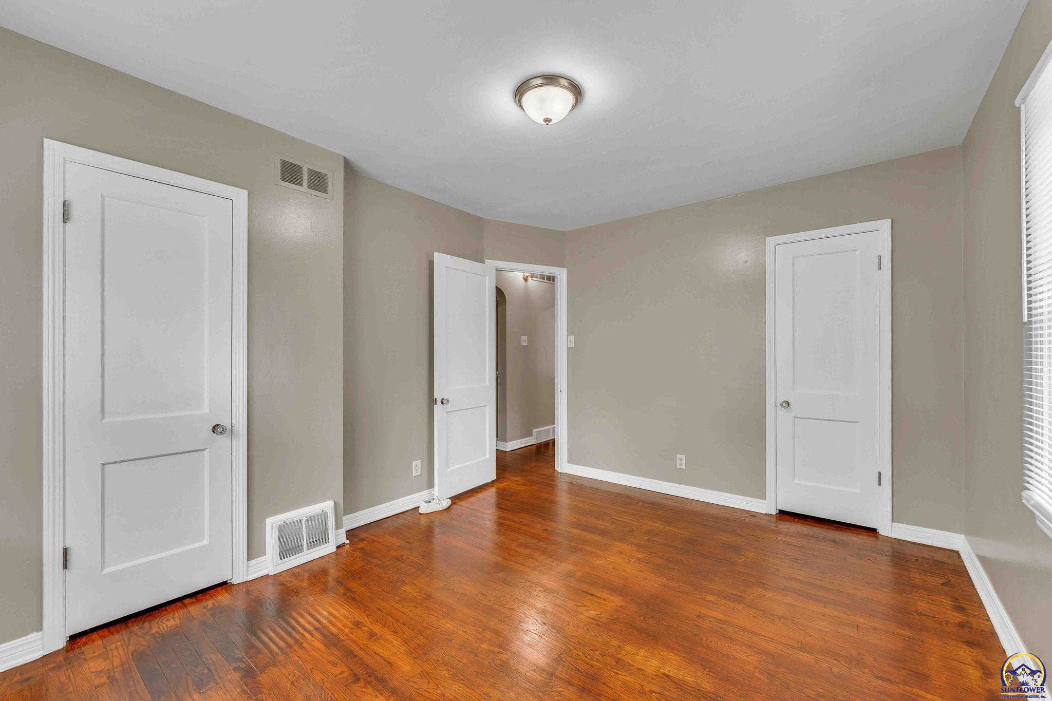 2212 Southwest Burnett Road Topeka, KS 66614 - Photo 20 of 37