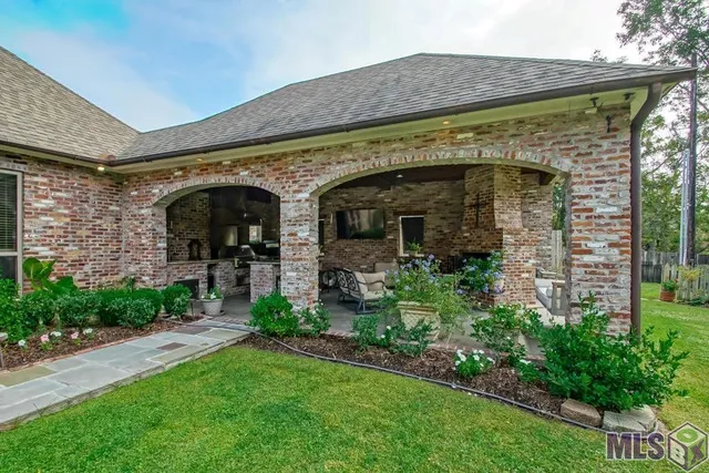 $1,100,000 | 11804 Villa Creek Avenue, Baton Rouge, LA 70810