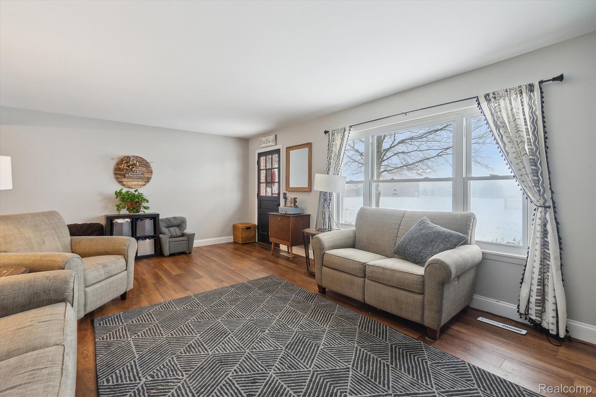 6100 South New Lothrop Road Durand, MI 48429 - Photo 6 of 38 Gallery Image 6