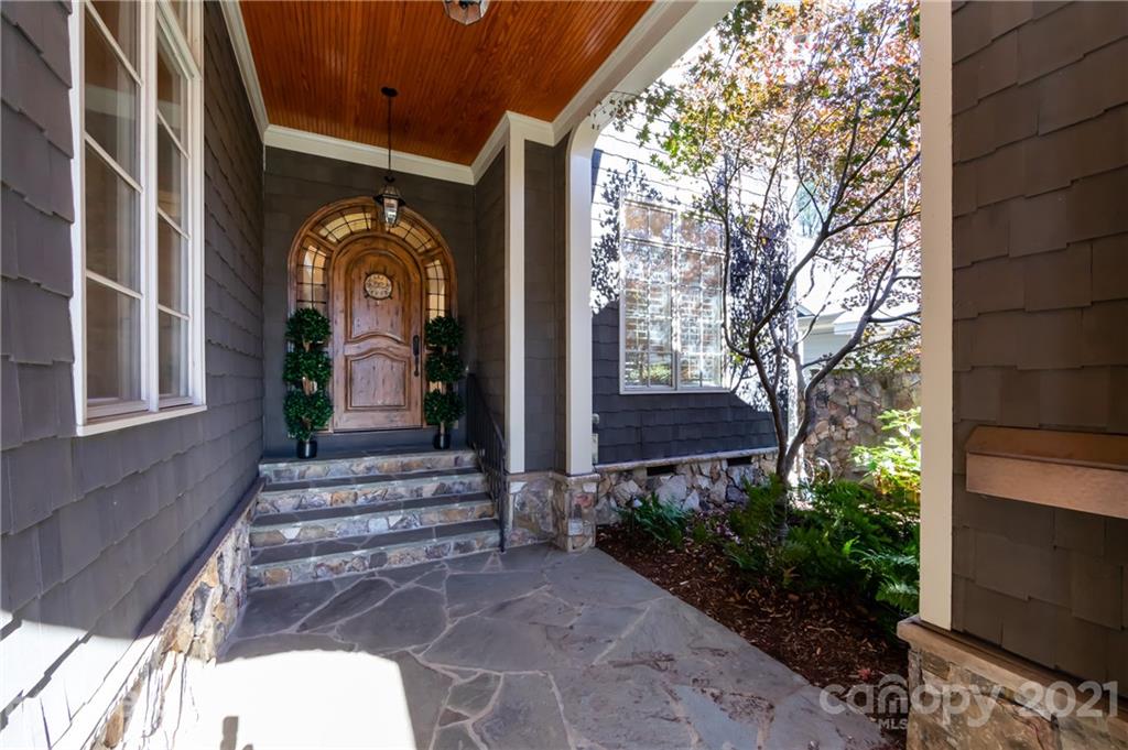 135 Altondale Avenue Charlotte, NC 28207 - Photo 4 of 46 Gallery Image 4
