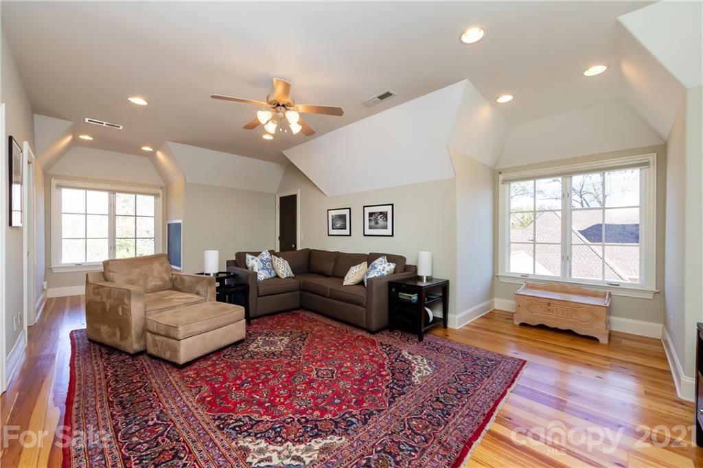 135 Altondale Avenue Charlotte, NC 28207 - Photo 41 of 46 Gallery Image 41