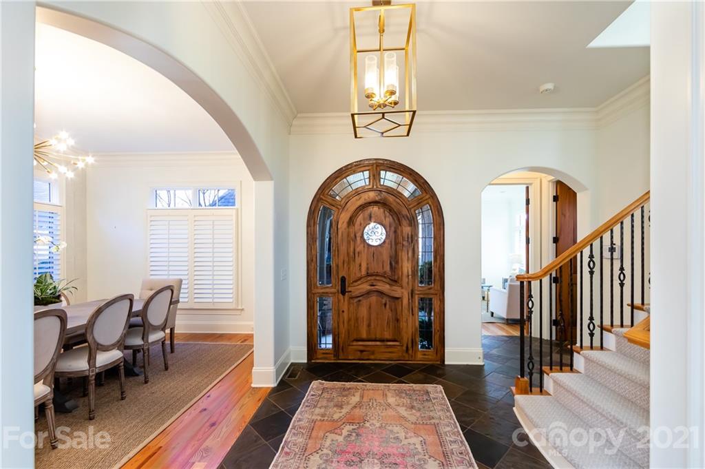 135 Altondale Avenue Charlotte, NC 28207 - Photo 7 of 46 Gallery Image 7