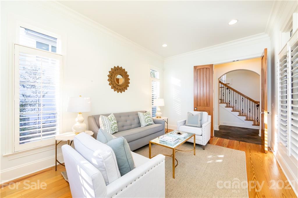 135 Altondale Avenue Charlotte, NC 28207 - Photo 10 of 46 Gallery Image 10
