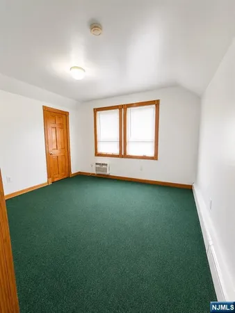 $850 | 38 Sylvan Street, Rutherford, NJ 07070