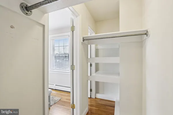 a picture of a room with mirror