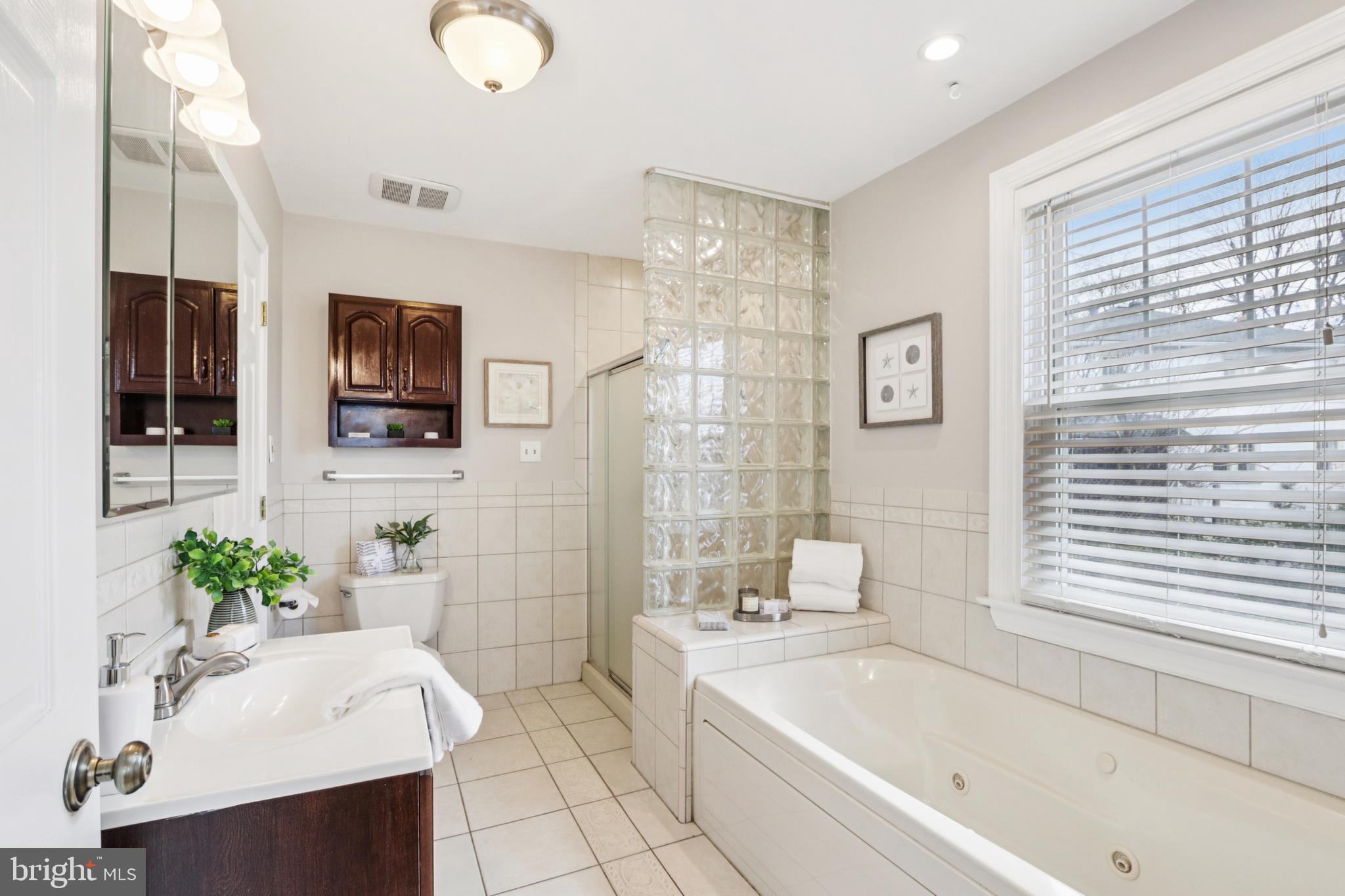 205 North Aberdeen Avenue Wayne, PA 19087 - Photo 28 of 46 a bathroom with a bathtub sink and mirror