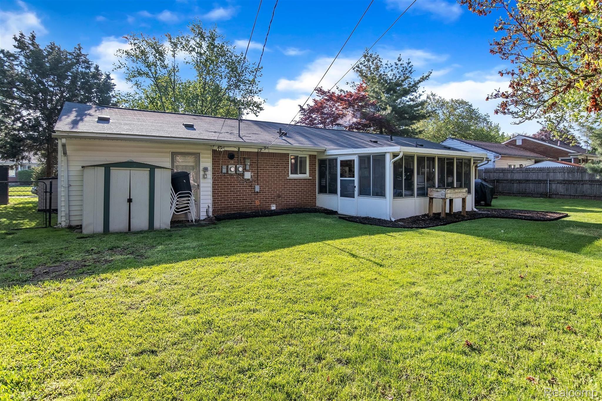 18981 Norwich Road Livonia, MI 48152 - Photo 9 of 35 29-18981 Norwich Rd-Windowstill-Real-Estate-Photography-29.jpg