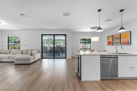 $925,000 | 9761 Northwest 9th Street, Miami, FL 33172