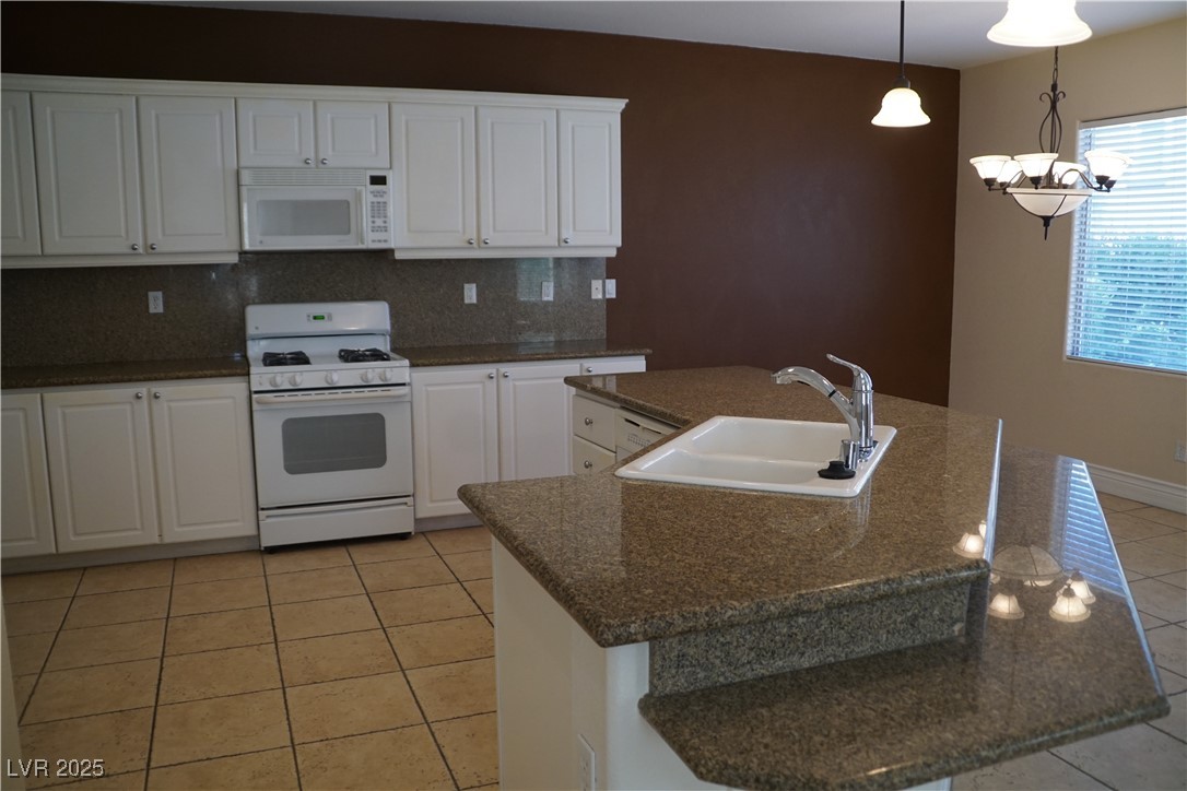 518 Center Green Drive Las Vegas, NV 89148 - Photo 7 of 28