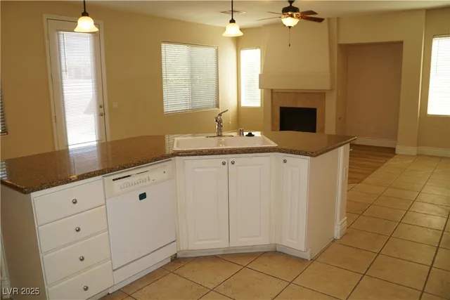 $2,195 | 518 Center Green Drive, Las Vegas, NV 89148