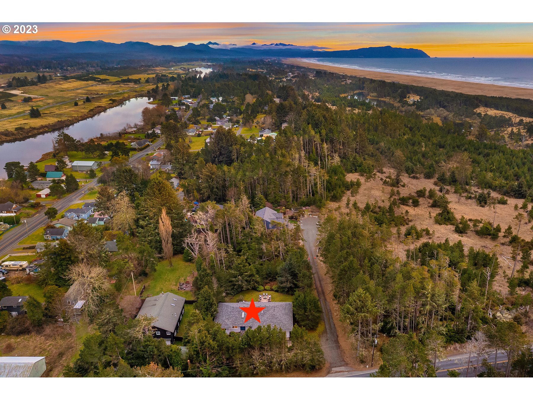 90563 Lake View Road Warrenton, OR 97146 - Photo 3 of 33 Gallery Image 3