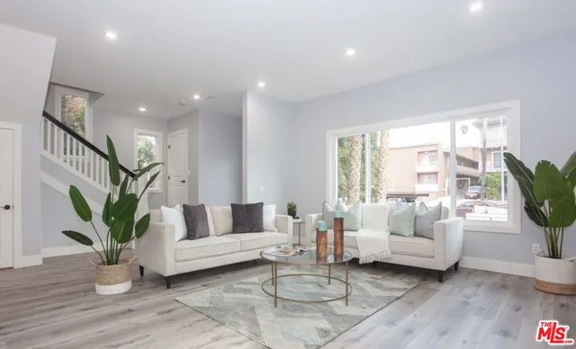 $1,499,000 | 433 South Wilton Place, Los Angeles, CA 90020