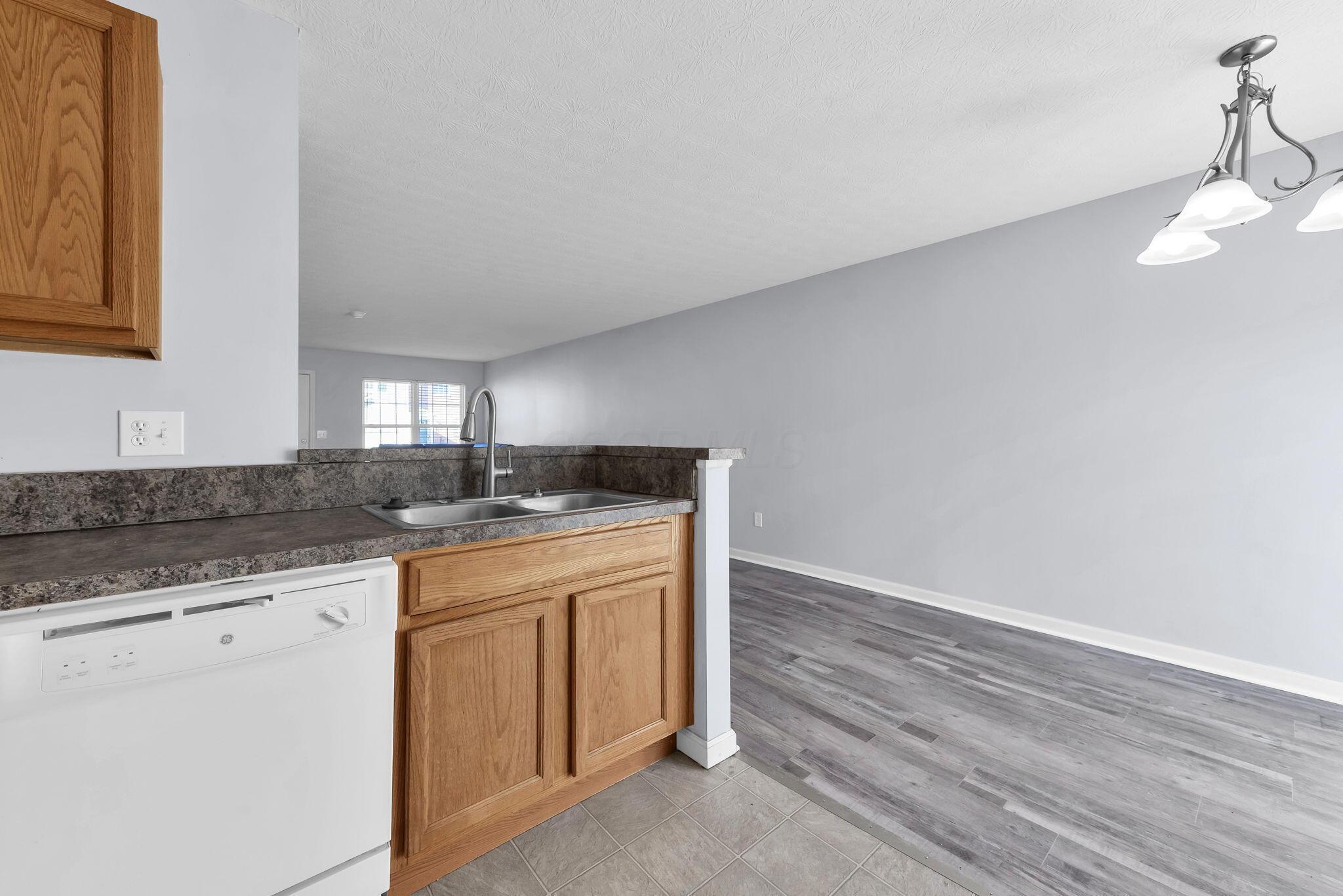 8326 Bruntsfield Road Columbus, OH 43235 - Photo 7 of 25 8-web-or-mls-8326-bruntsfield-rd