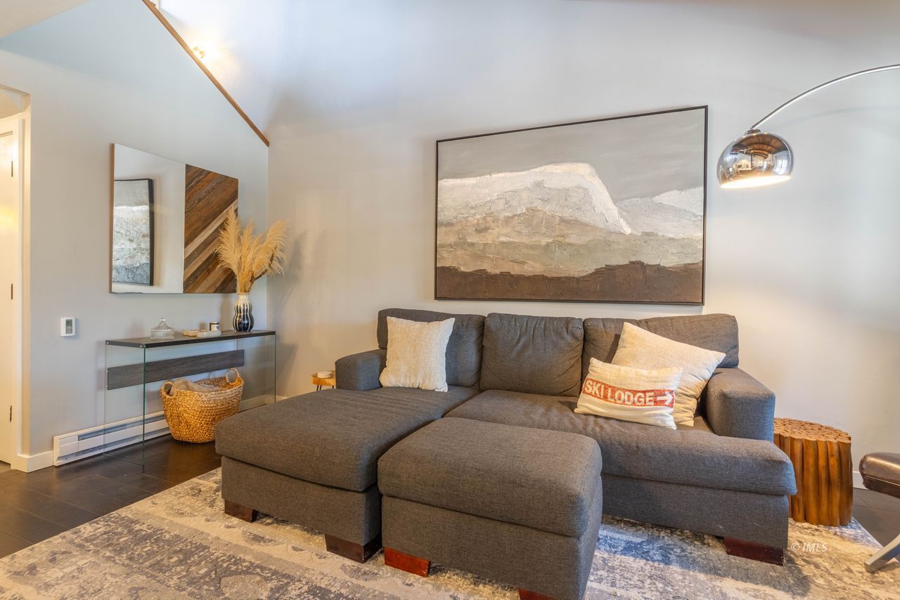 152 Viewpoint Road, Unit 120 Mammoth Lakes, CA 93546 - Photo 3 of 30 Untitled