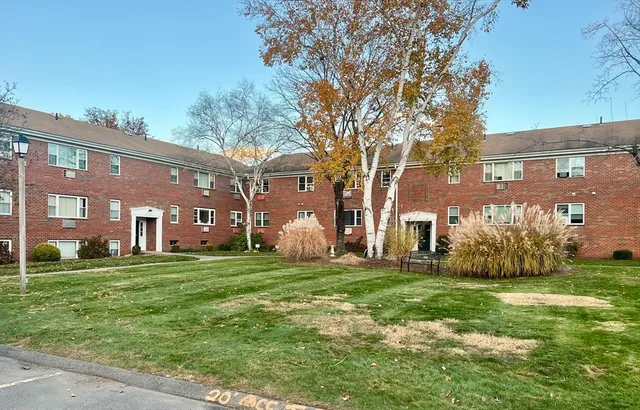 $1,950 | 192 Regency Park Drive, Unit 192, Agawam, MA 01001