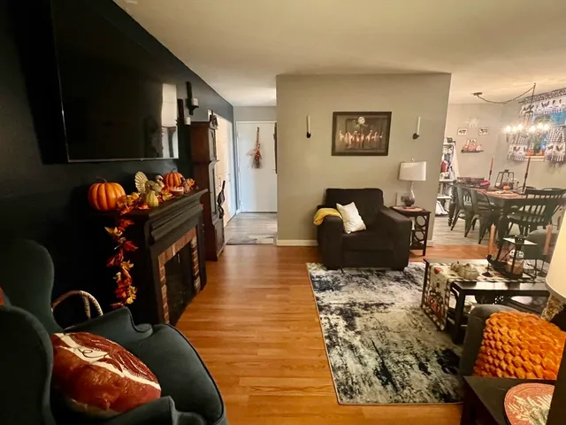 $1,950 | 192 Regency Park Drive, Unit 192, Agawam, MA 01001