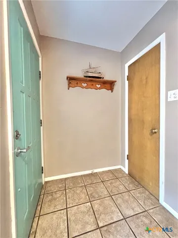 a view of a livingroom with a bench