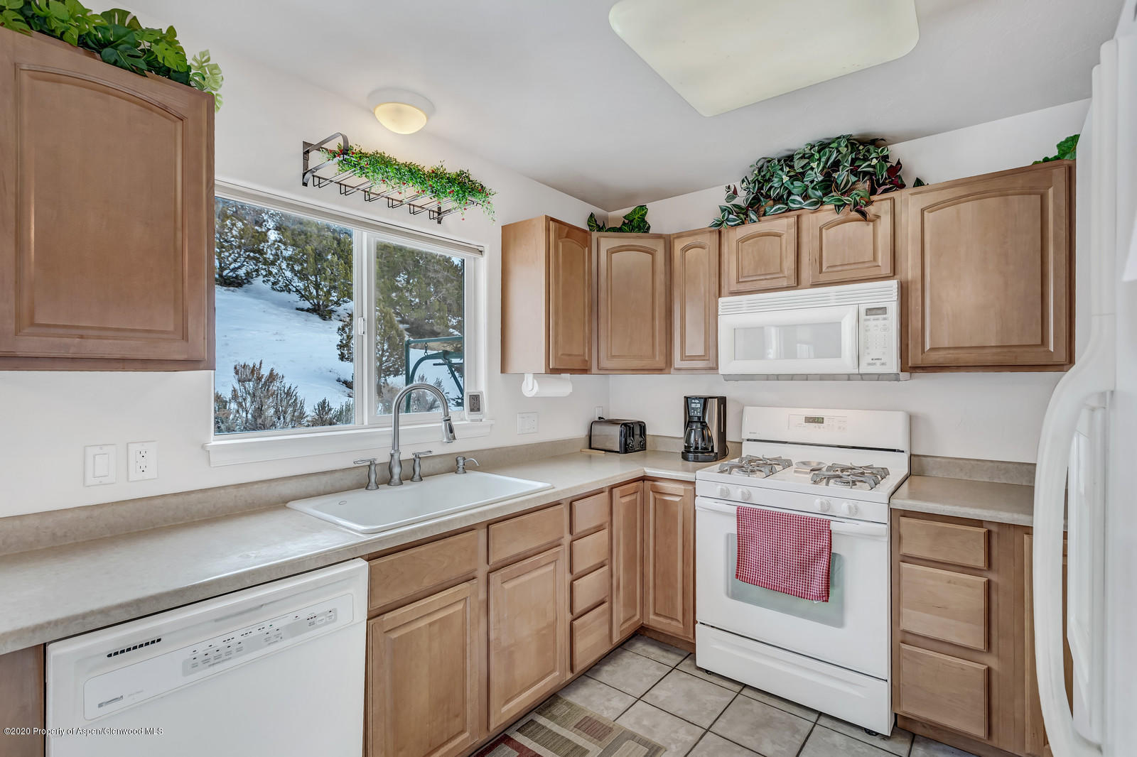 624 Lariat Loop New Castle, CO 81647 - Photo 6 of 26 06_624_Lariat_Loop_New_Castle_81647006_m