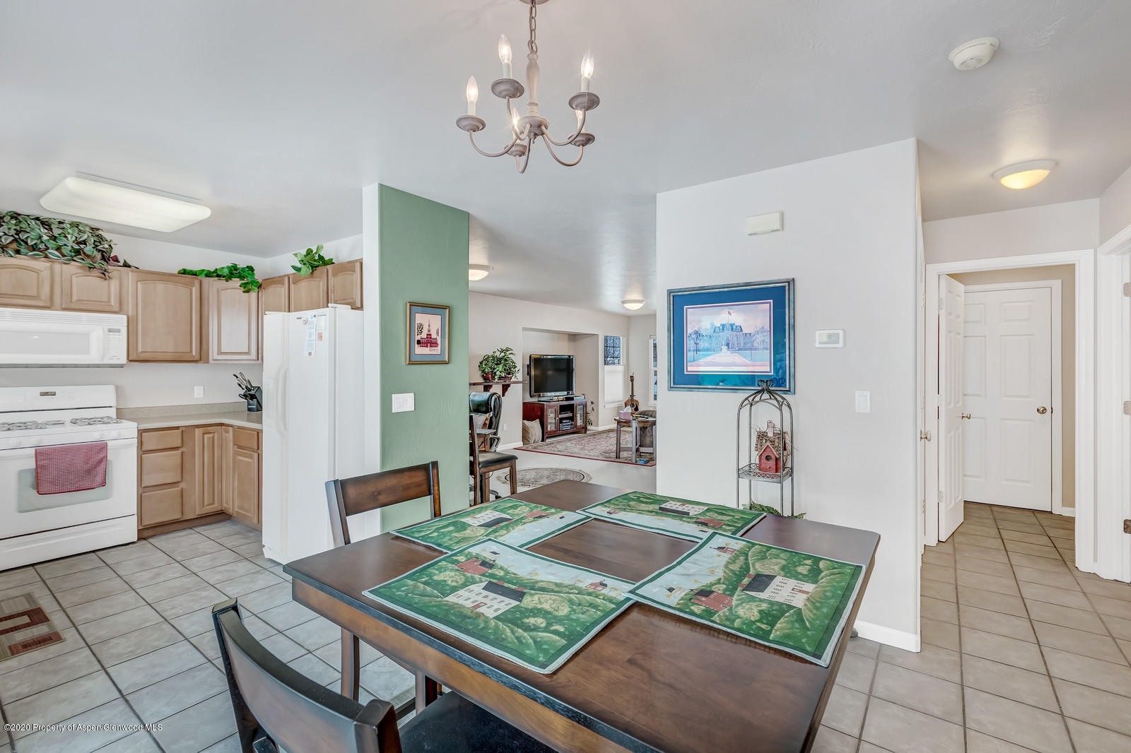624 Lariat Loop New Castle, CO 81647 - Photo 7 of 26 07_624_Lariat_Loop_New_Castle_81647007_m