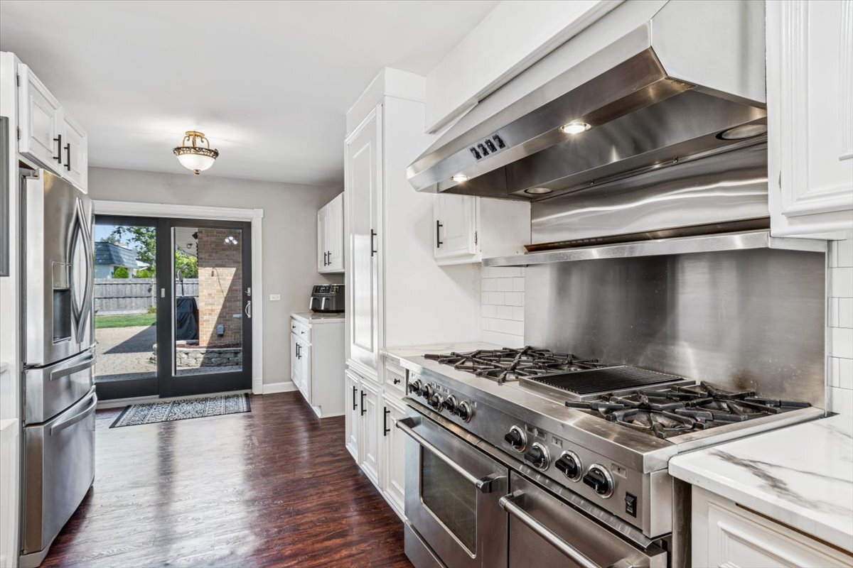 353 East Butterfield Road Elmhurst, IL 60126 - Photo 8 of 25 a kitchen with stove and cabinets