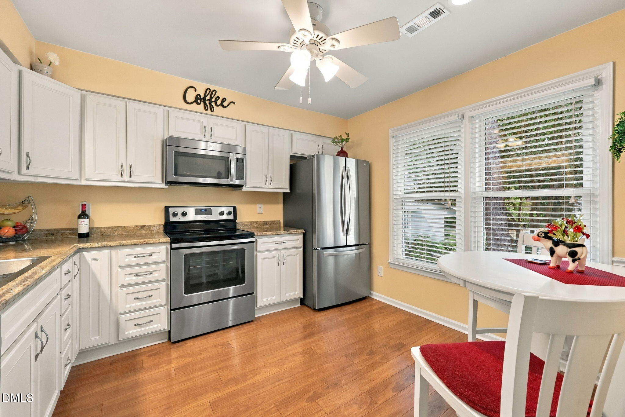6412 Meadow View Drive Raleigh, NC 27609 - Photo 4 of 30 Kitchen