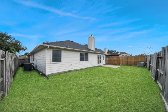a view of a back yard of the house