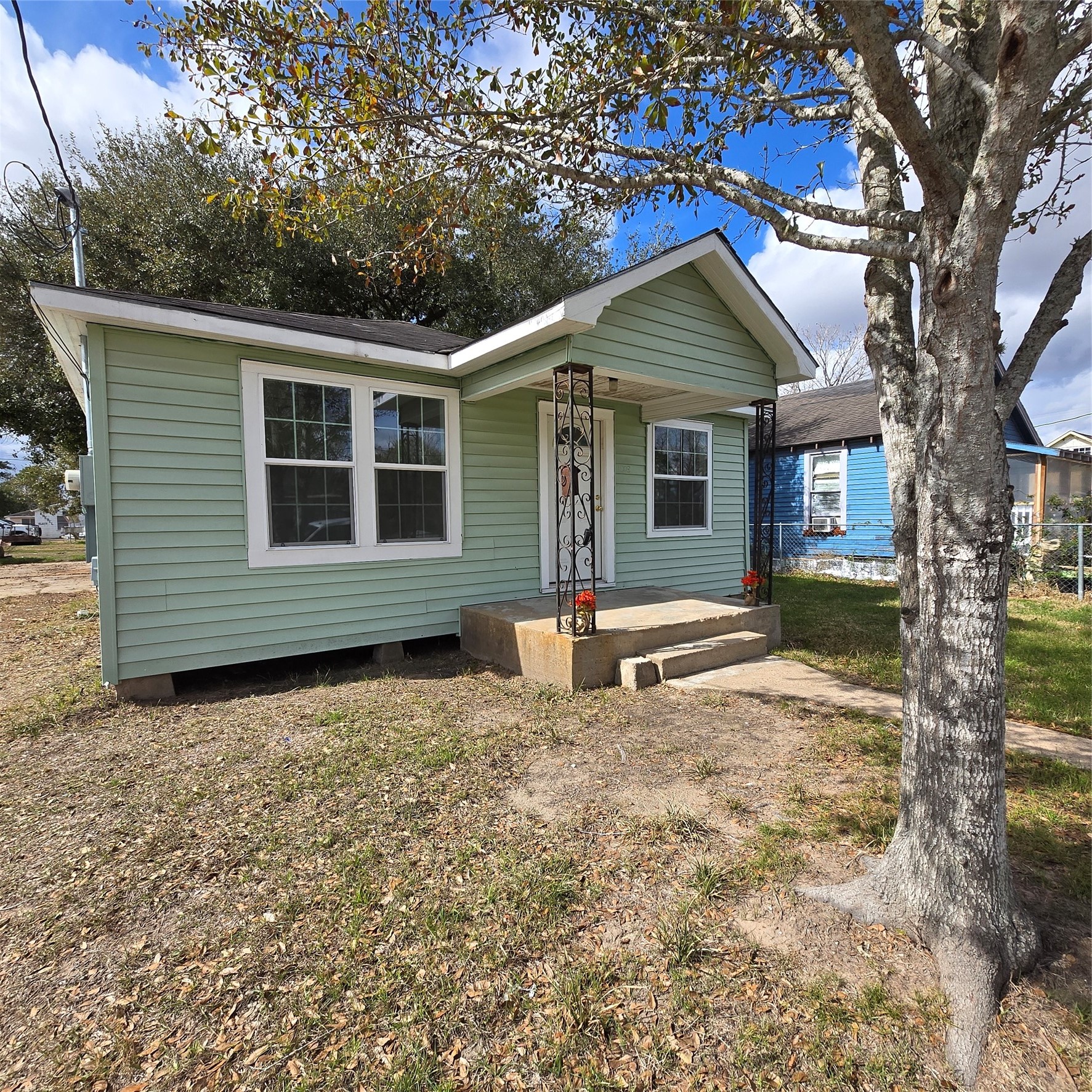 1003 Merchant Street El Campo, TX 77437 - Photo 2 of 13 2 bed and 1 bath