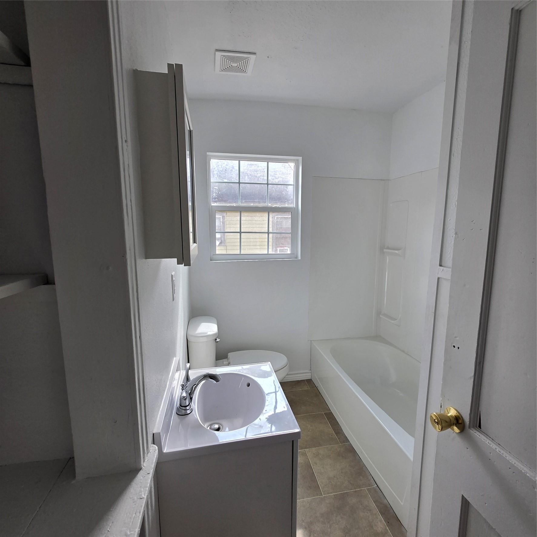 1003 Merchant Street El Campo, TX 77437 - Photo 9 of 13 Bathroom