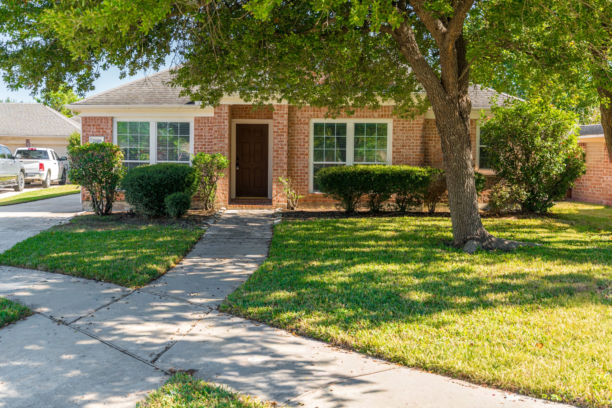 25506 Brisk Spring Court Spring, TX 77373 - Photo 2 of 45 a front view of a house with garden