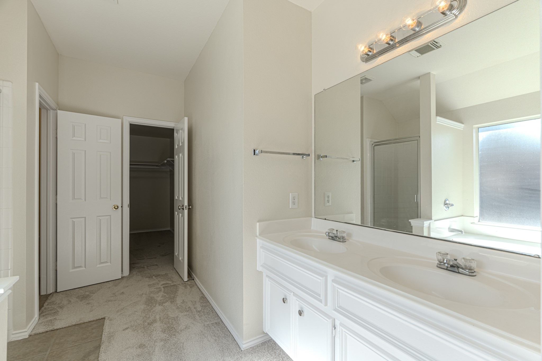 25506 Brisk Spring Court Spring, TX 77373 - Photo 27 of 45 a bathroom with a bathtub and a sink