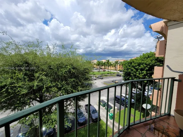 $265,000 | 9320 Fontainebleau Boulevard, Unit 510, Miami, FL 33172