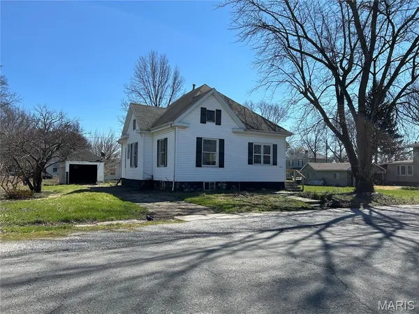 $82,500 | 431 Sumner Street, Carlinville, IL 62626