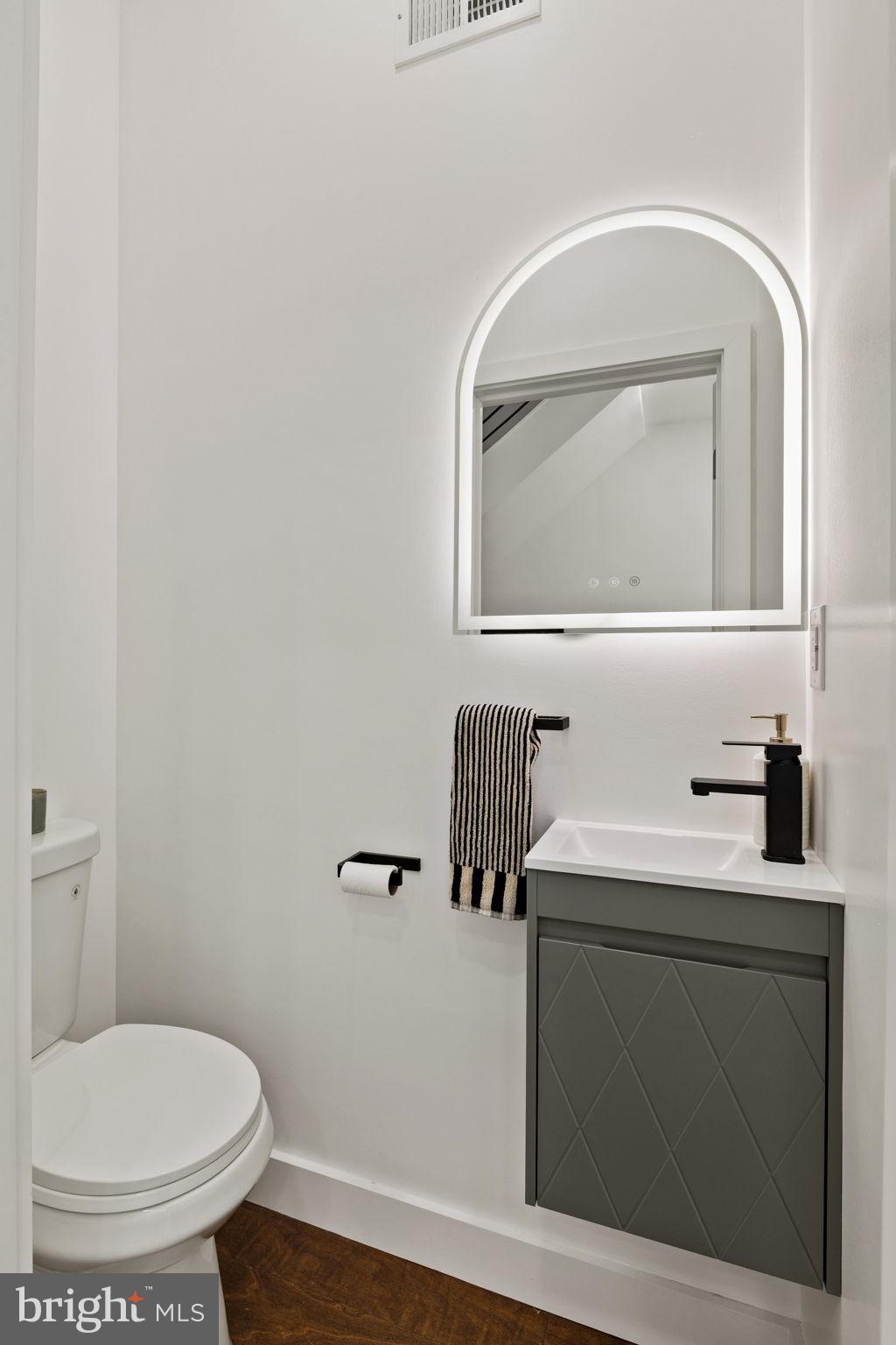 1709 North 4th Street Philadelphia, PA 19122 - Photo 19 of 50 a bathroom with a toilet sink and mirror