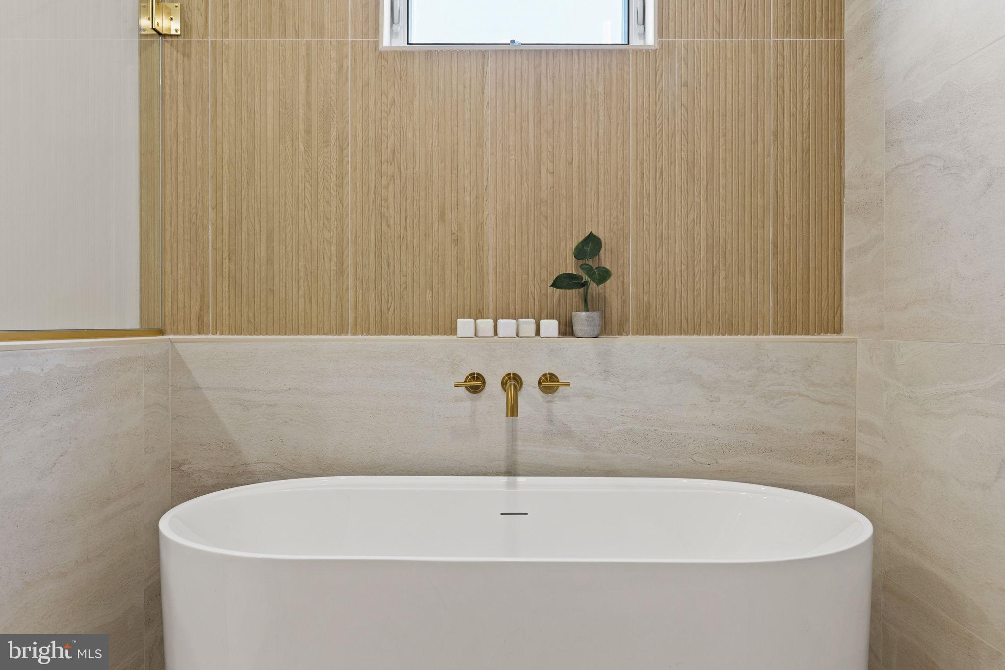 1709 North 4th Street Philadelphia, PA 19122 - Photo 38 of 50 a bathroom with a white bath tub and a shower