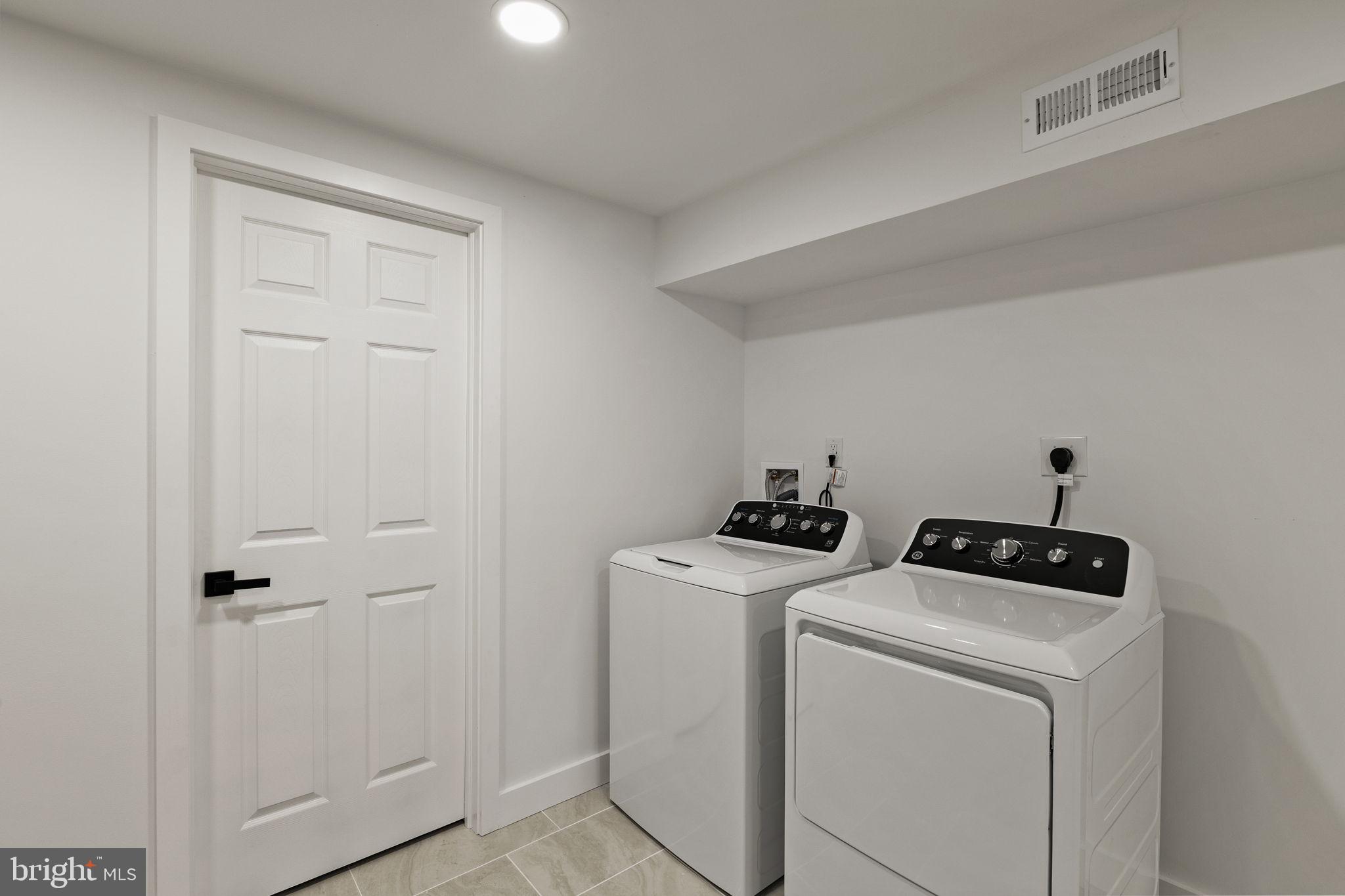 1709 North 4th Street Philadelphia, PA 19122 - Photo 45 of 50 a utility room with dryer and washer