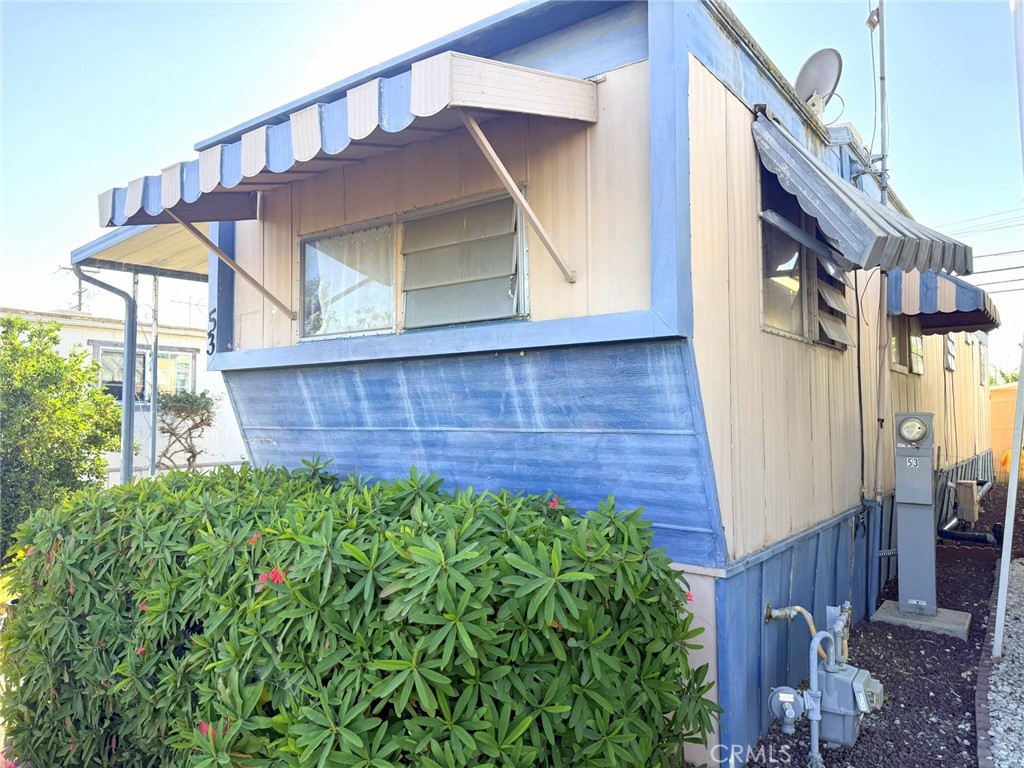185 North Eucalyptus Avenue, Unit 53 Rialto, CA 92376 - Photo 3 of 38 a view of a house with a small yard and wooden floor