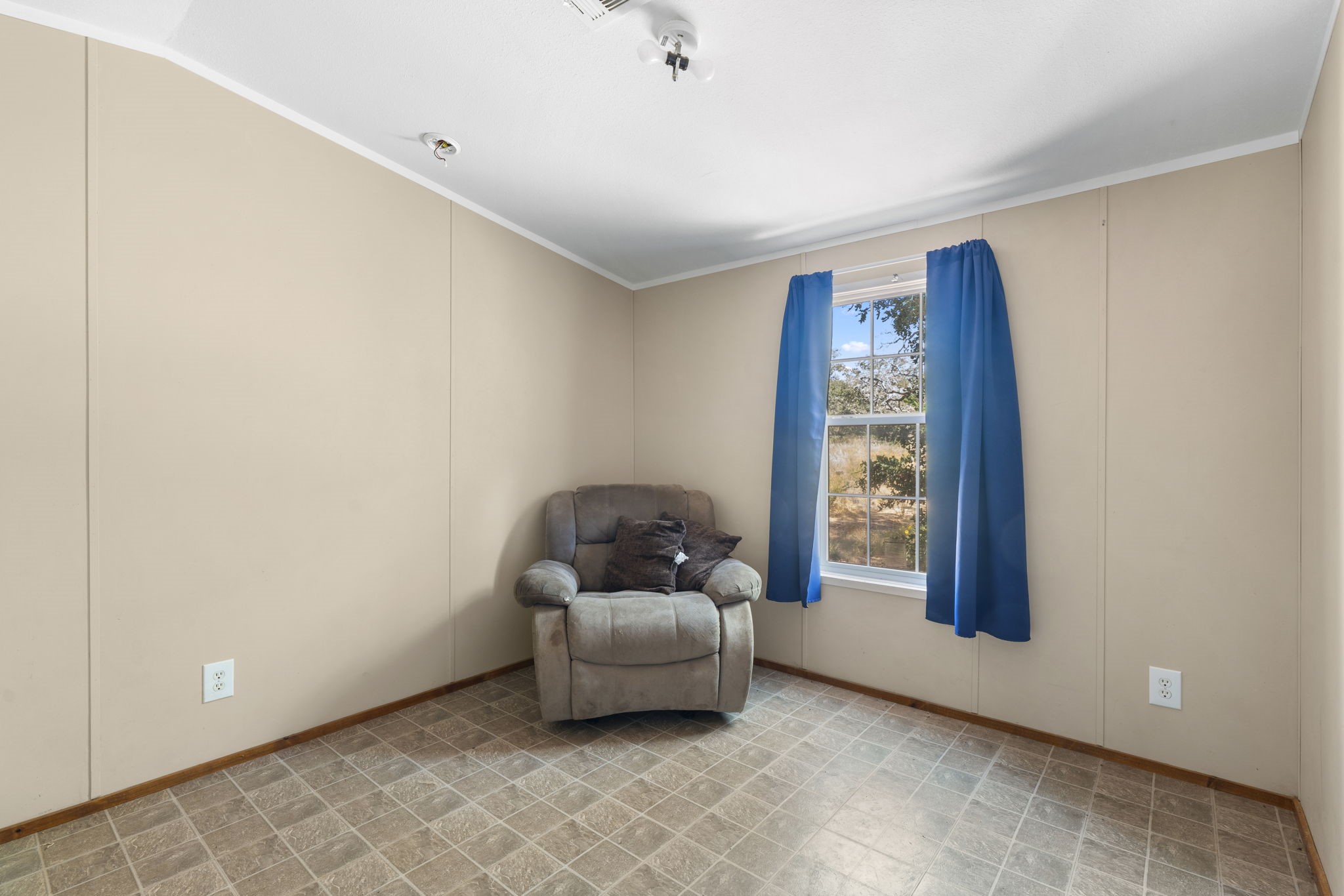 3115 Chuckwagon Road Luling, TX 78648 - Photo 16 of 25