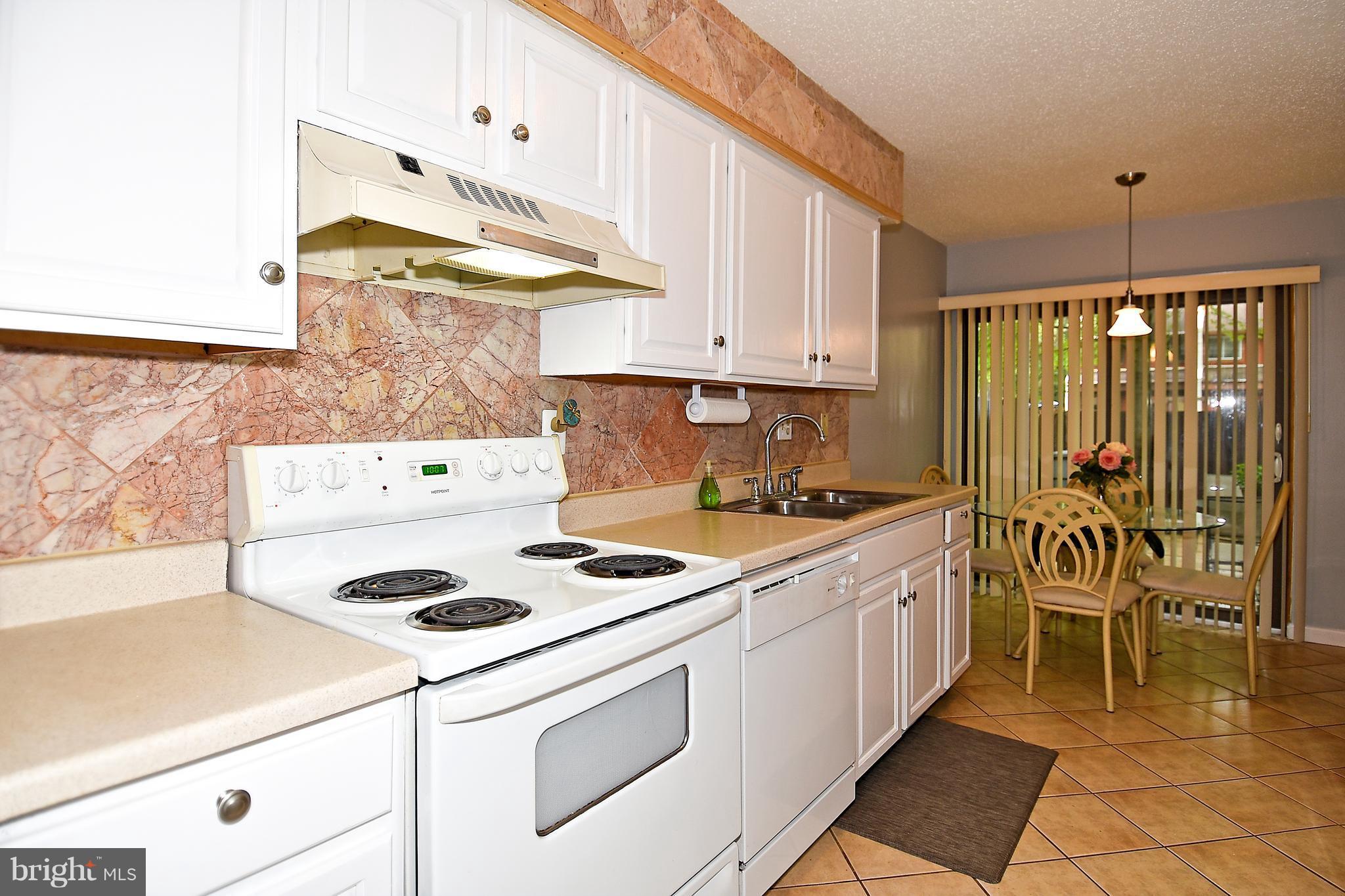 2354 Southgate Square Reston, VA 20191 - Photo 8 of 26 Kitchen