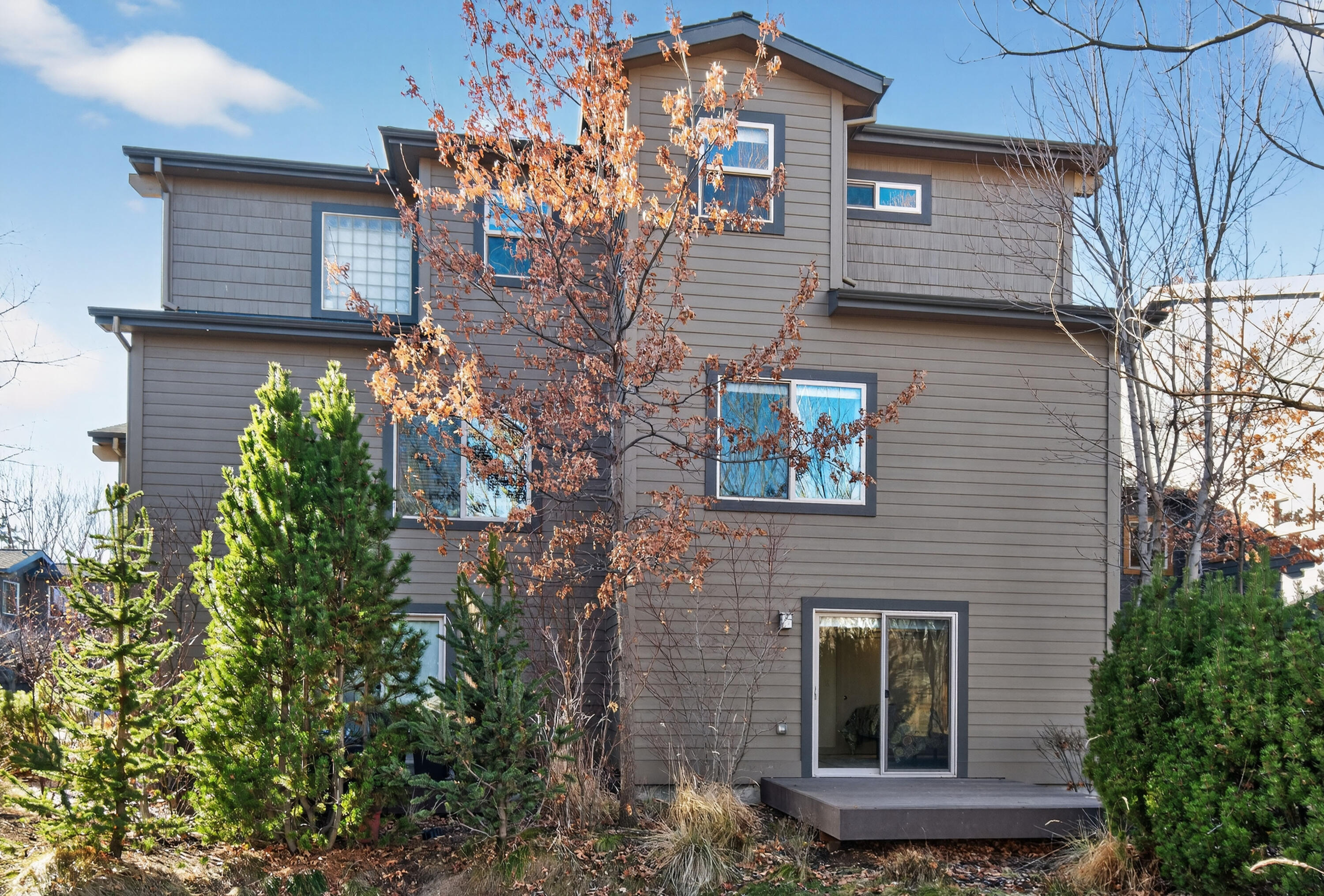 680 Southwest Otter Way Bend, OR 97702 - Photo 44 of 48 a front view of a house with plants