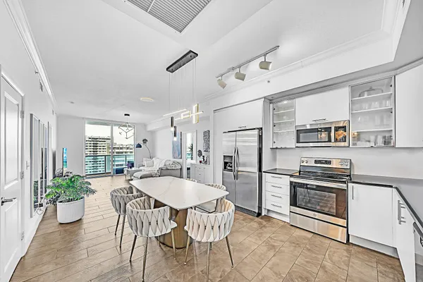 $4,000 | 1945 South Ocean Drive, Unit 1803, Hallandale Beach, FL 33009